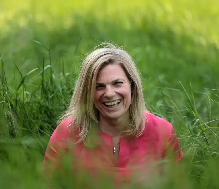 Irmgard, Leiterin des Seminars "Garten der Weiblichkeit"